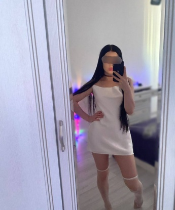 Обворожительная блондинка сделает все, чтобы ты почувствовал себя королем. Позволь себе расслабиться и погрузиться в водоворот страсти и разврата вместе со мной. 10629, 21 год